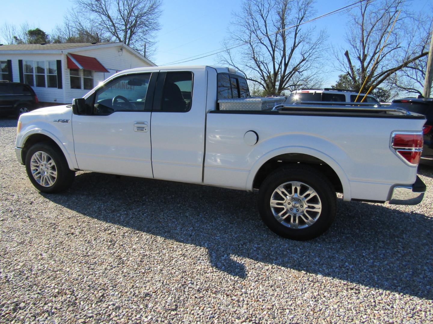 2011 White /Tan Ford F-150 FX2 SuperCab 6.5-ft. Bed 2WD (1FTFX1CF0BF) with an 5.0L V8 engine, Automatic transmission, located at 15016 S Hwy 231, Midland City, AL, 36350, (334) 983-3001, 31.306210, -85.495277 - Photo#5